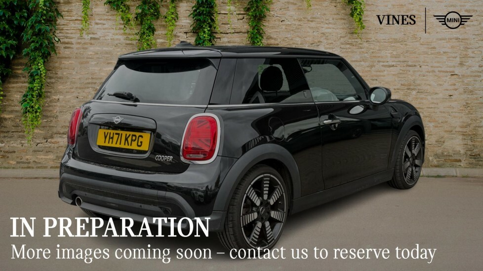 Mini Hatch 3-Door Hatch Cooper Exclusive Black