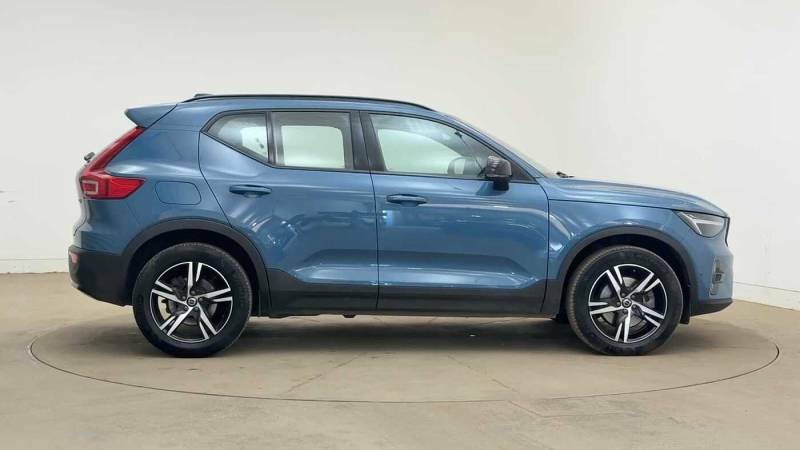 Volvo XC40 B3 Mild Hybrid Plus Dark Blue #2