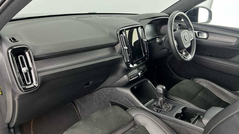 Volvo XC40 T3 R-design Black #6