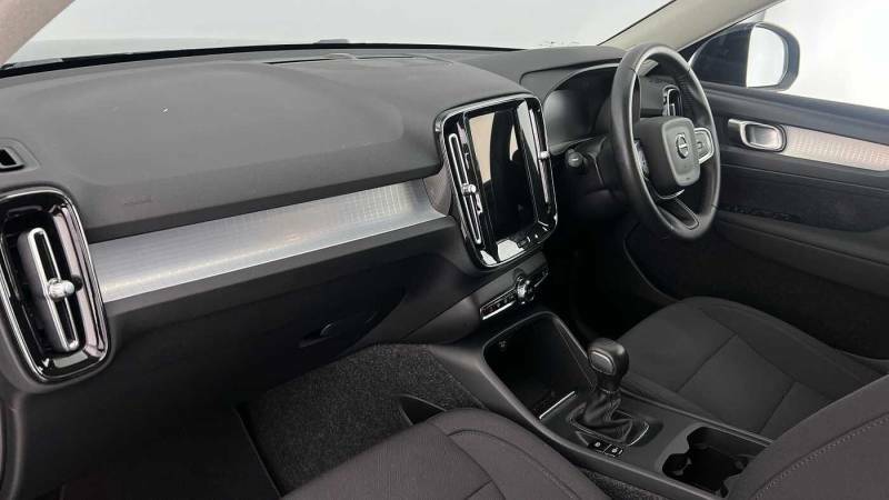 Volvo XC40 T3 Momentum Black #4