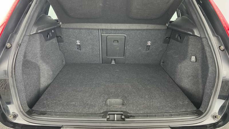 Volvo XC40 T3 Momentum Black #5