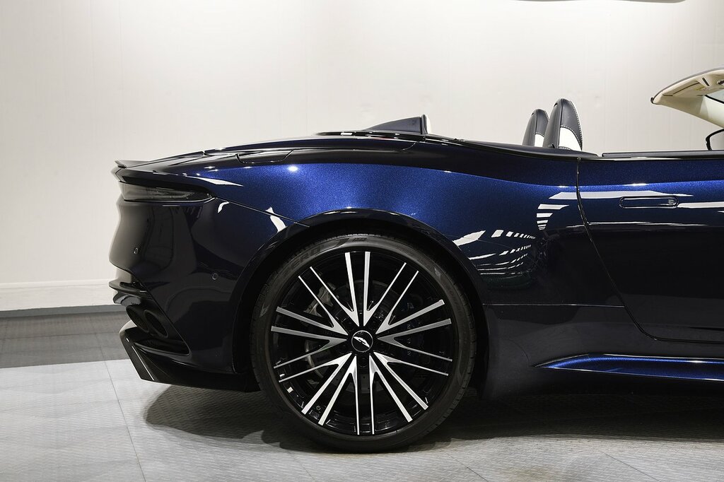 Aston Martin DBS 5.2 V12 Biturbo Superleggera Coupe Silver #42