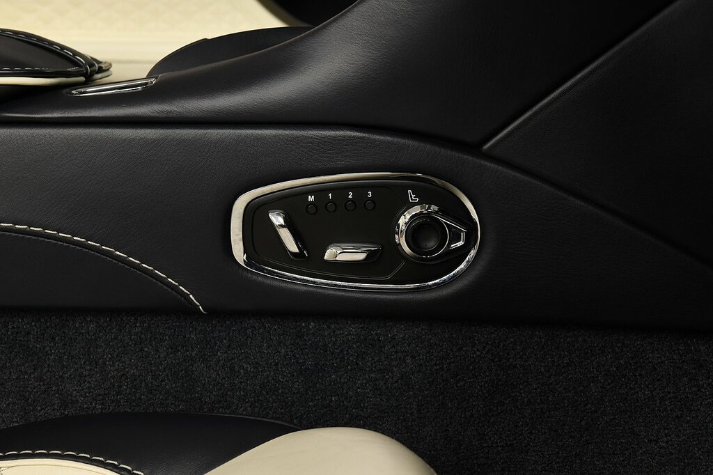 Aston Martin DBS 5.2 V12 Biturbo Superleggera Coupe Silver #18