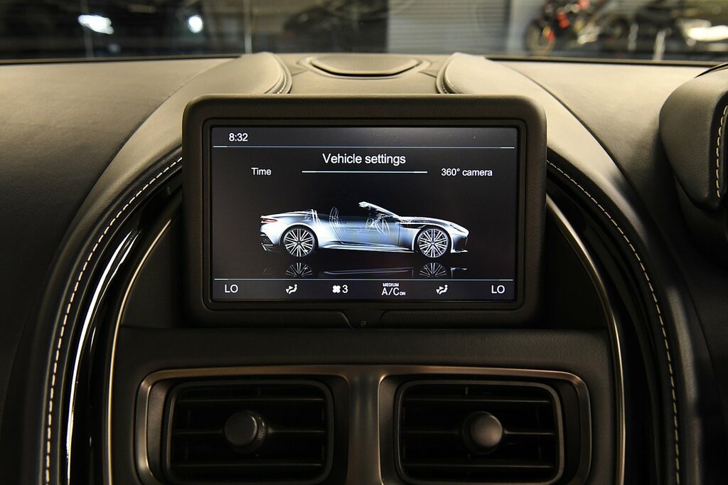 Aston Martin DBS 5.2 V12 Biturbo Superleggera Coupe Silver #14