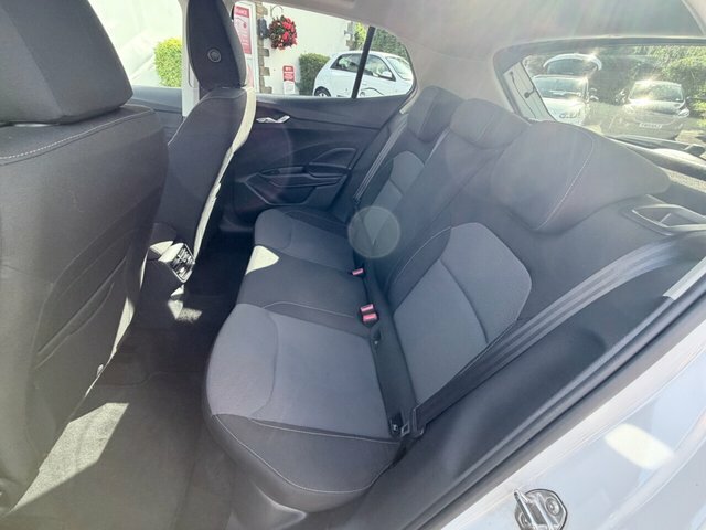 Skoda Fabia Mpi Colour Edition Hatchback White #5