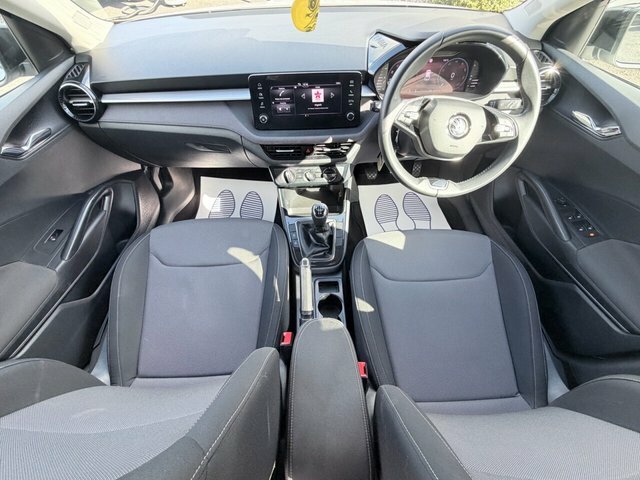 Skoda Fabia Mpi Colour Edition Hatchback White #6