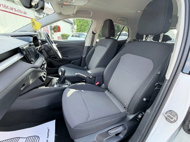 Skoda Fabia Mpi Colour Edition Hatchback White #4
