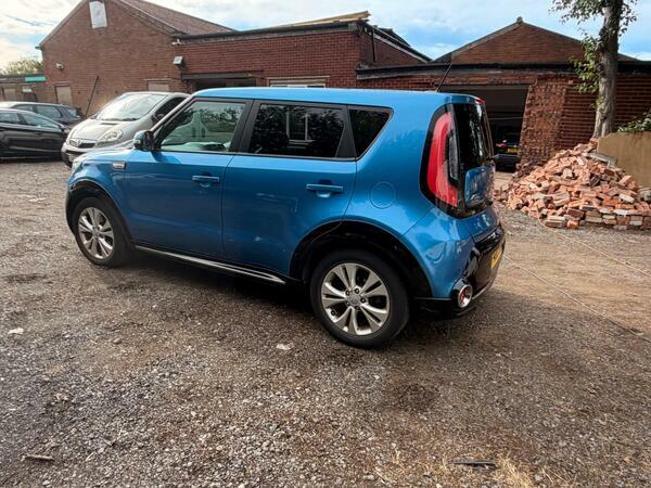 Kia Soul Ev White #14