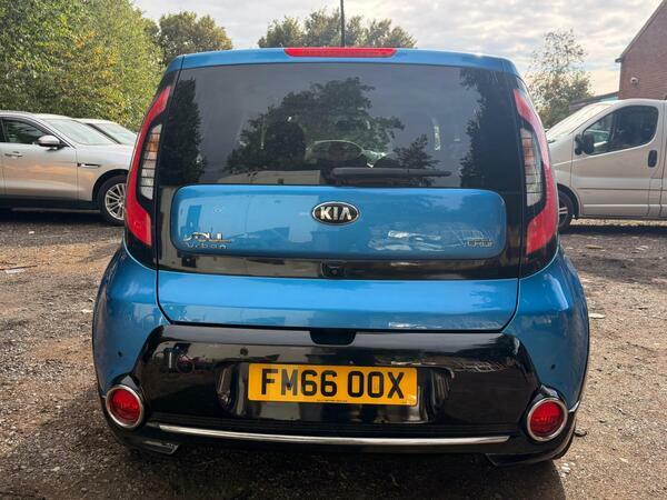 Kia Soul Ev White #13