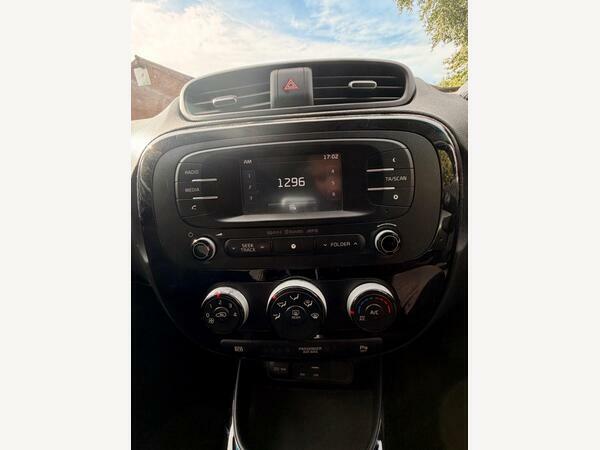 Kia Soul Ev White #22