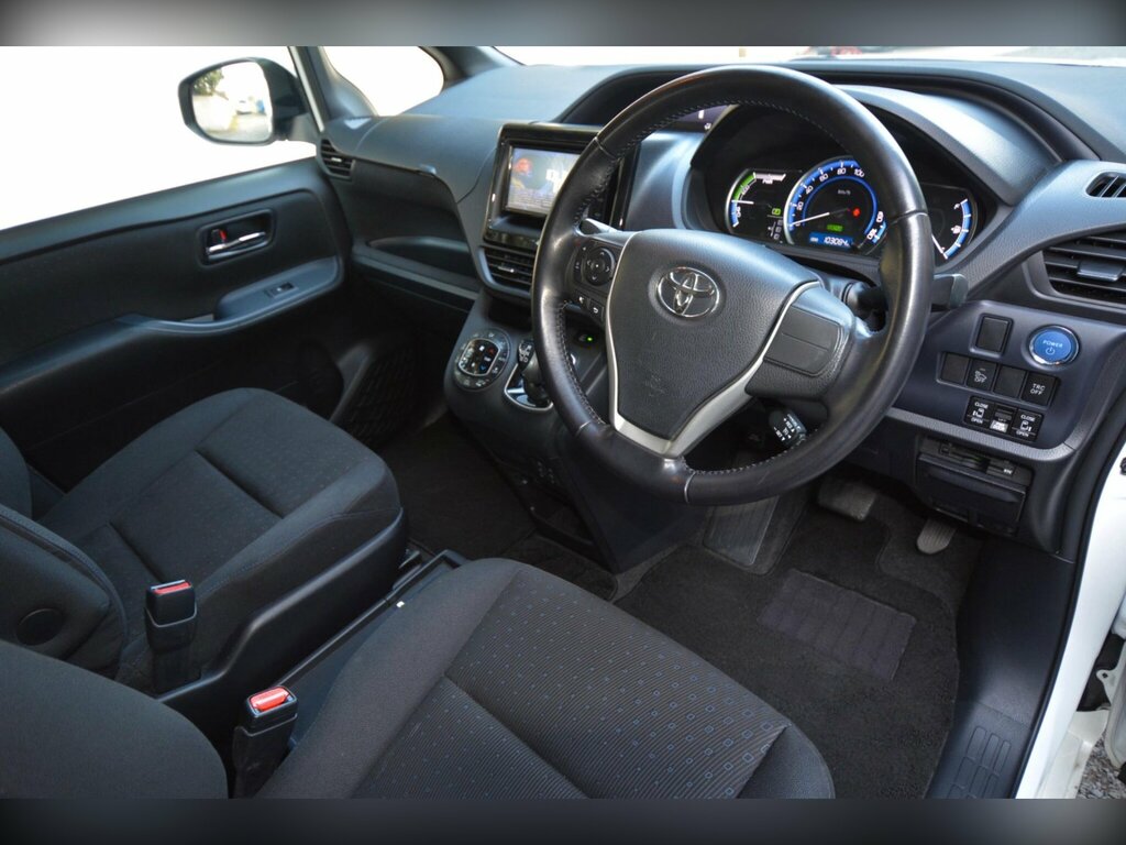 Toyota Voxy 1.8 Hybrid V Edition - Service History White #2