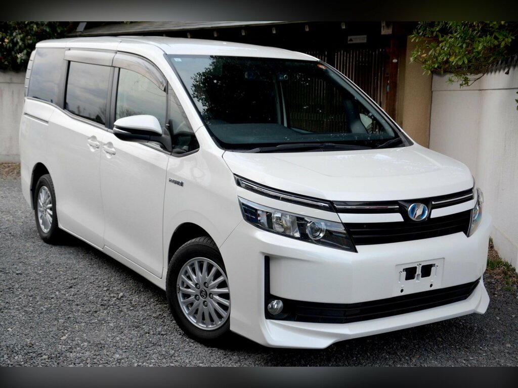 Toyota Voxy 1.8 Hybrid V Edition - Service History White