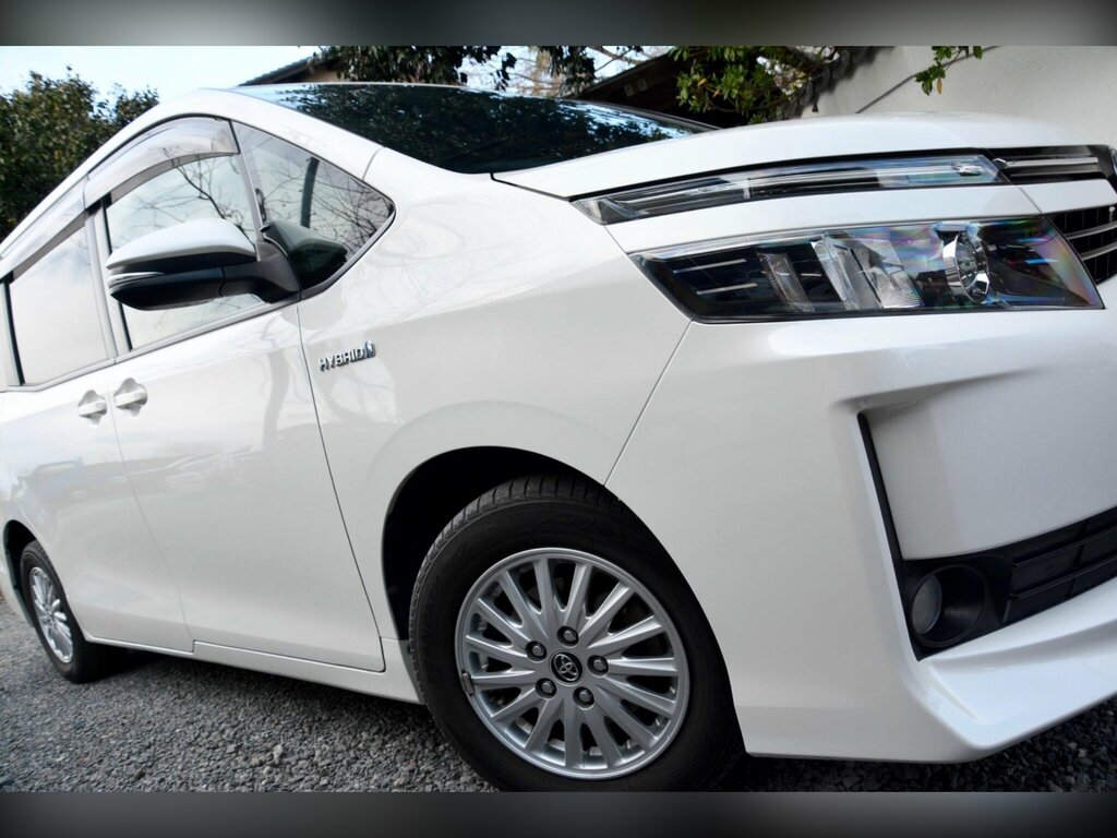 Toyota Voxy 1.8 Hybrid V Edition - Service History White #5