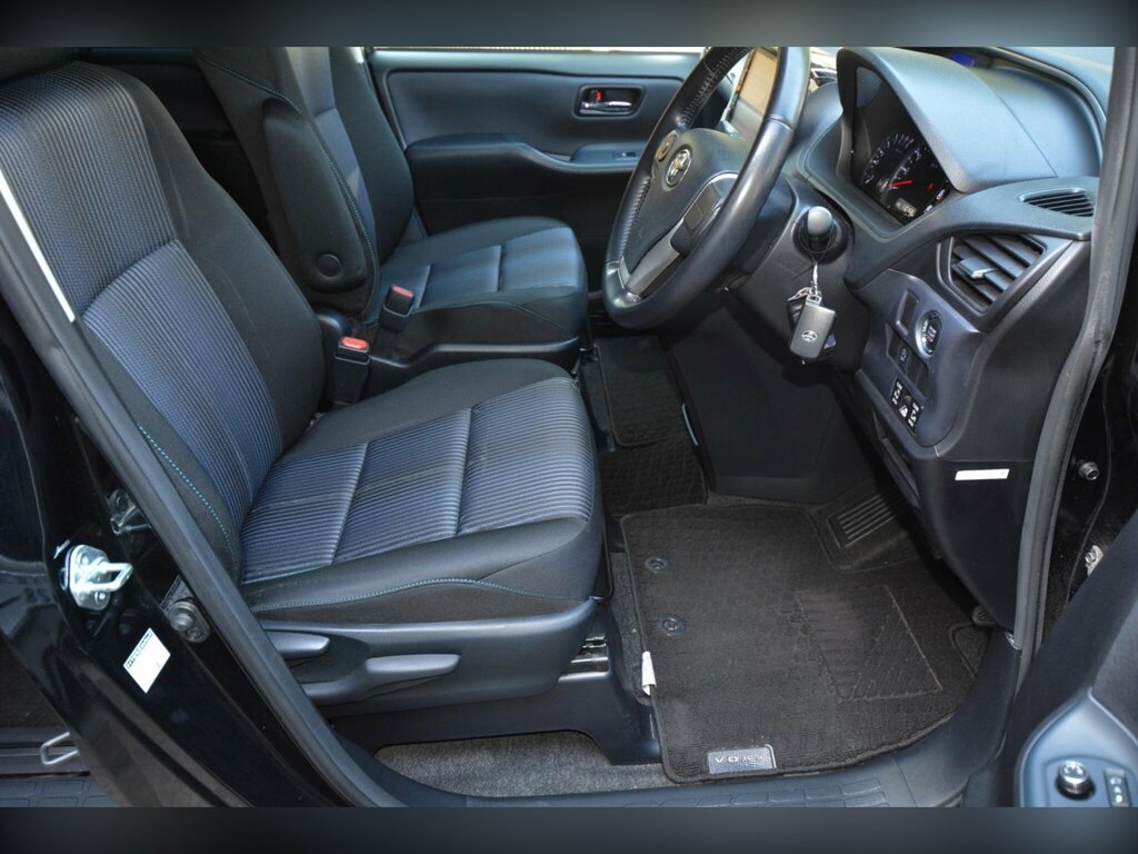 Toyota Voxy 1.8 Hybrid Blue #24