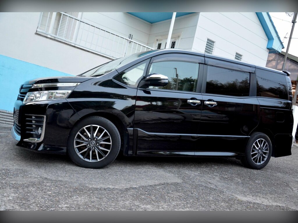 Toyota Voxy 1.8 Hybrid Blue #10