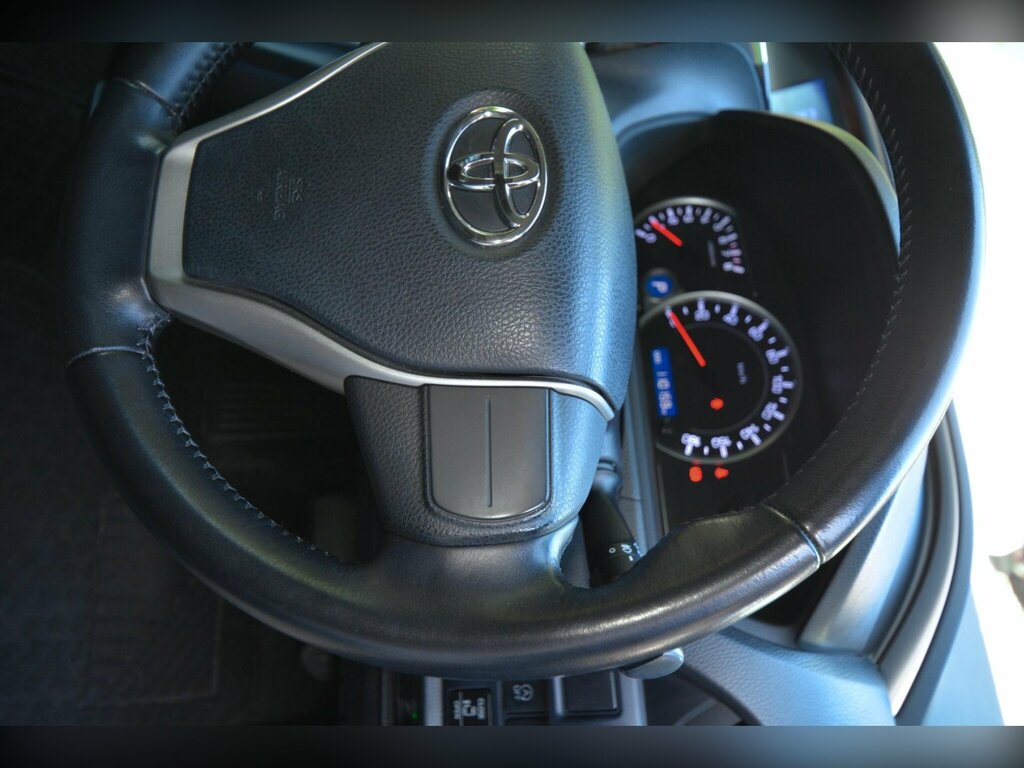 Toyota Voxy 1.8 Hybrid Blue #44