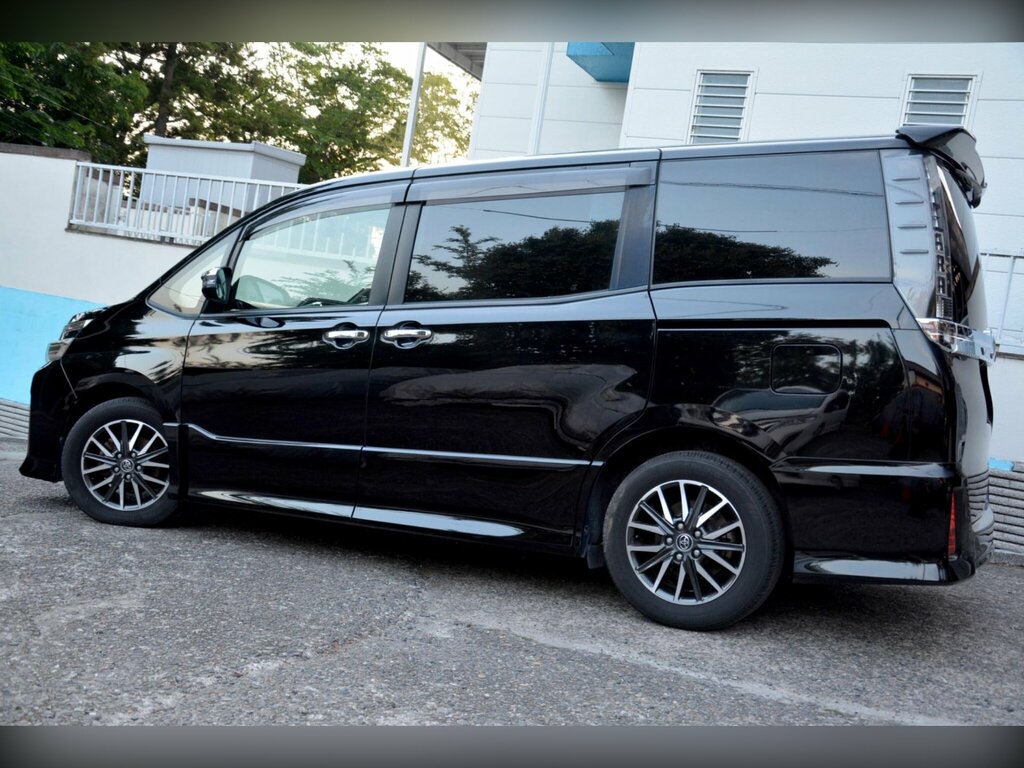 Toyota Voxy 1.8 Hybrid Blue #14