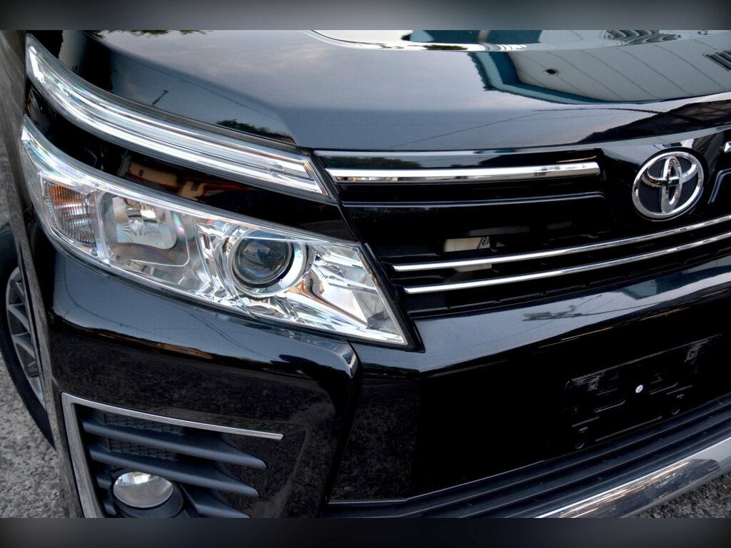 Toyota Voxy 1.8 Hybrid Blue #16