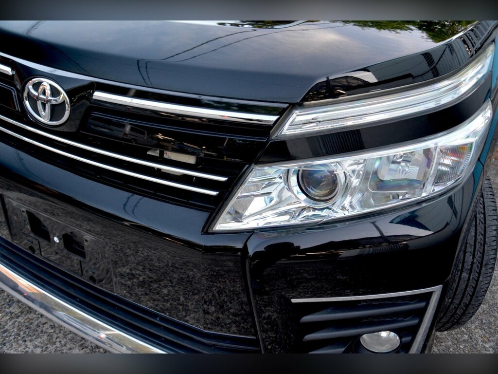 Toyota Voxy 1.8 Hybrid Blue #18
