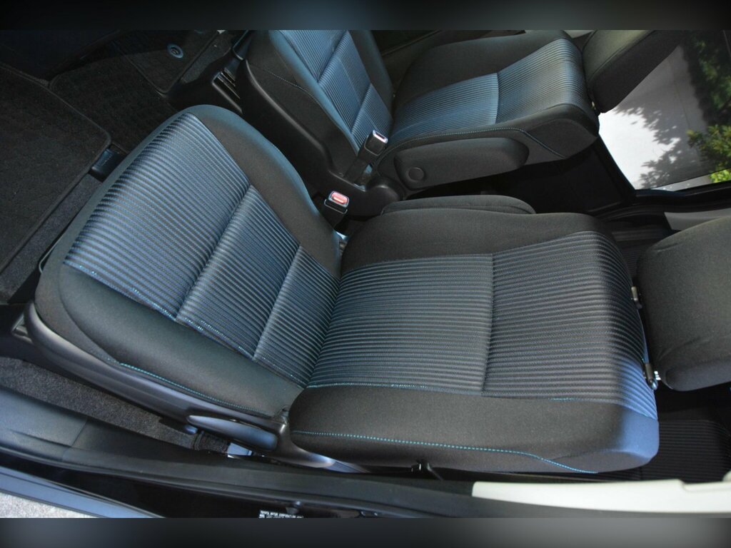 Toyota Voxy 1.8 Hybrid Blue #29