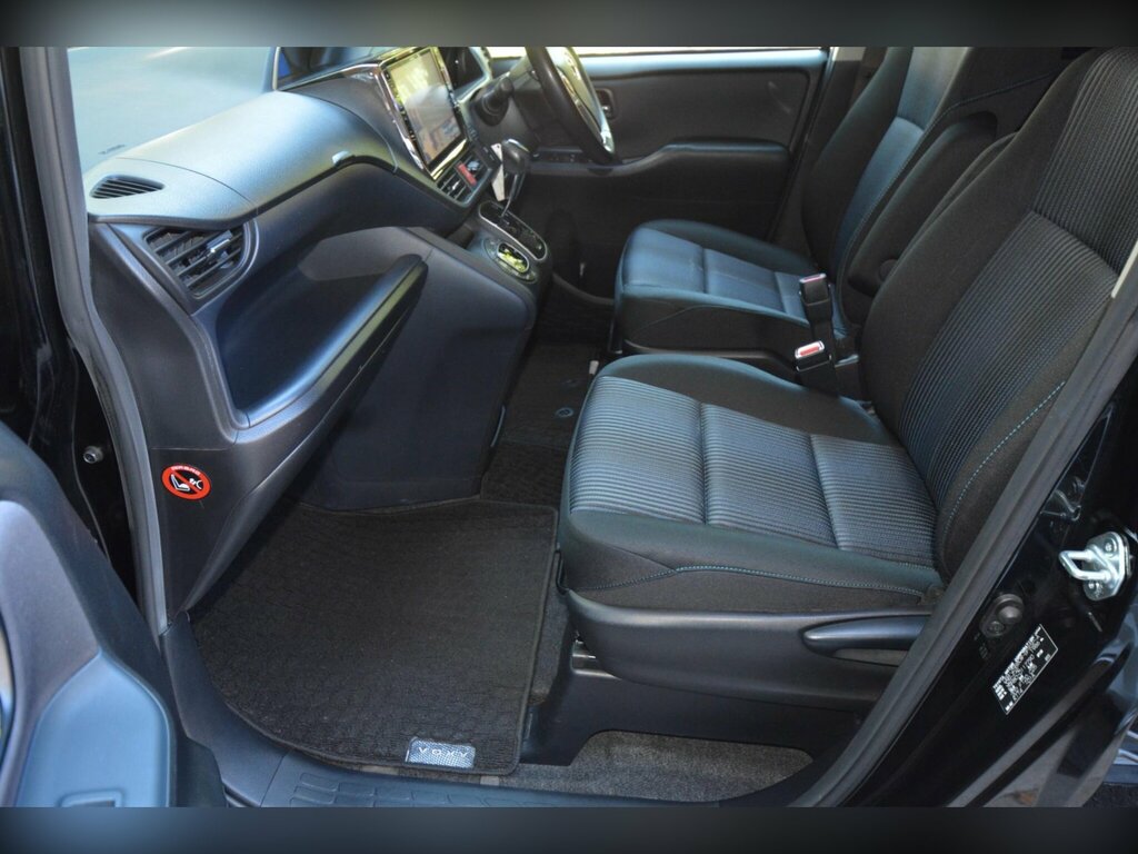Toyota Voxy 1.8 Hybrid Blue #30