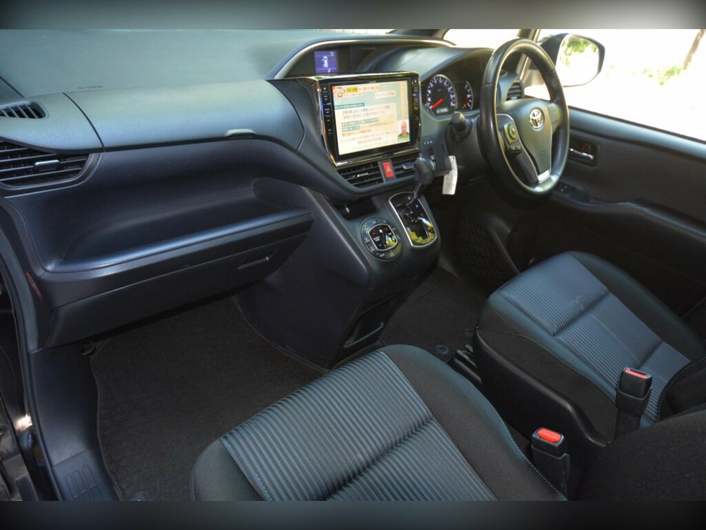 Toyota Voxy 1.8 Hybrid Blue #28