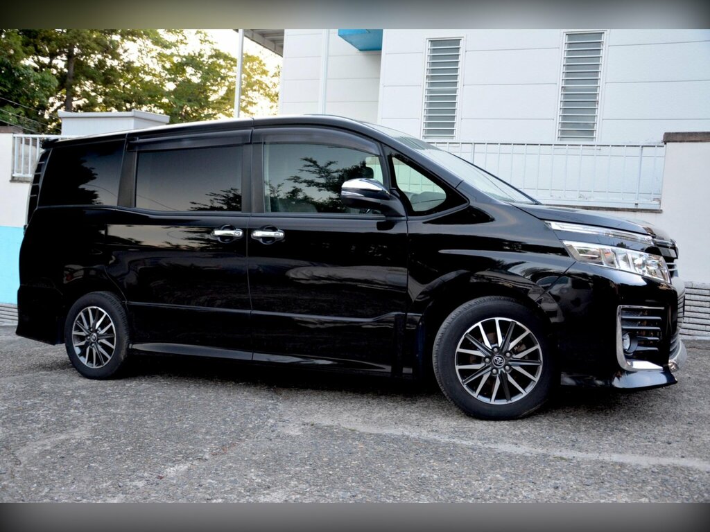 Toyota Voxy 2.0 Zs Kiramaki - Seven Seater Black #3