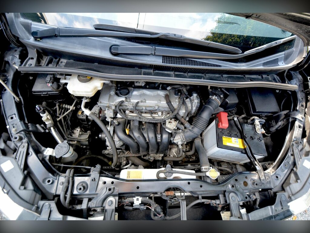 Toyota Voxy 1.8 Hybrid Blue #20