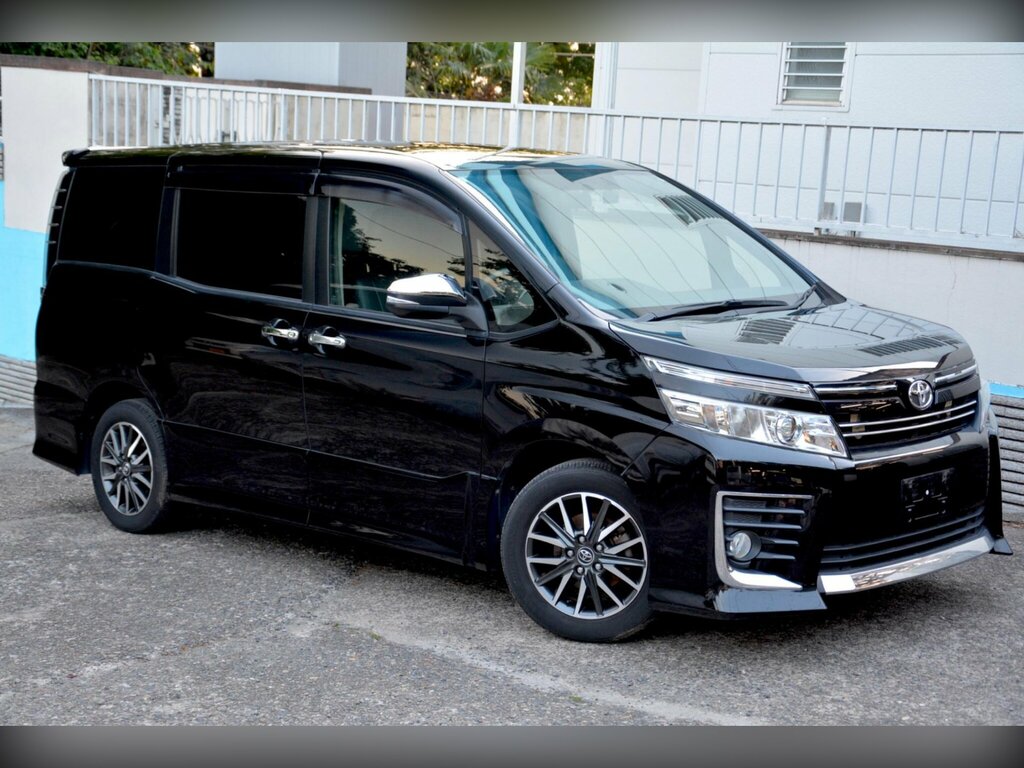 Toyota Voxy 2.0 Zs Kiramaki - Seven Seater Black #2