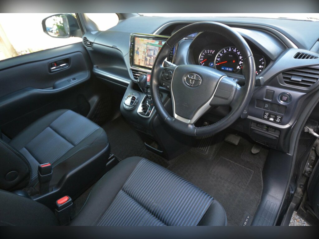 Toyota Voxy 1.8 Hybrid Blue #22