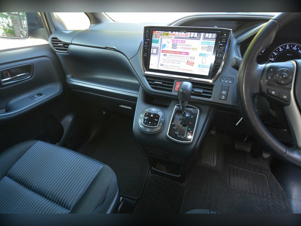 Toyota Voxy 1.8 Hybrid Blue #45