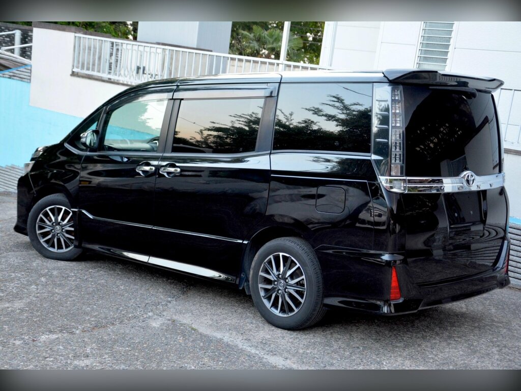 Toyota Voxy 1.8 Hybrid Blue #13