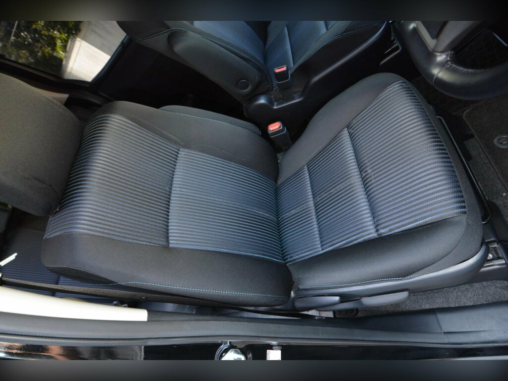 Toyota Voxy 1.8 Hybrid Blue #23