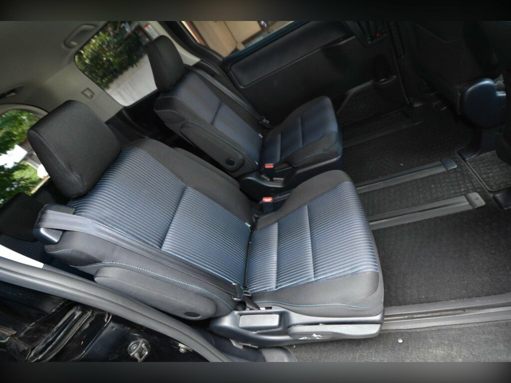 Toyota Voxy 1.8 Hybrid Blue #27