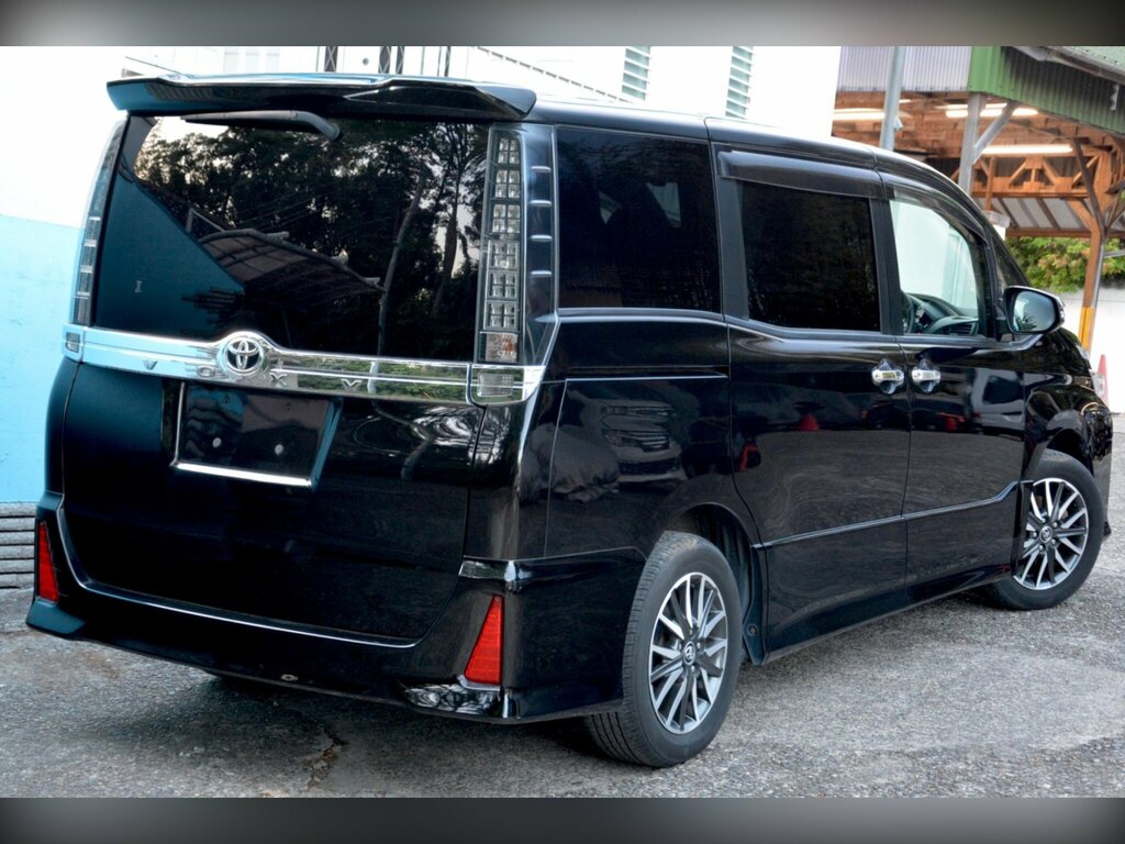 Toyota Voxy 2.0 Zs Kiramaki - Seven Seater Black #6