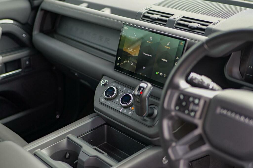 Land Rover Defender 90 X-dynamic Hse Black #11