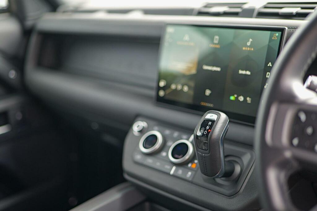 Land Rover Defender 90 X-dynamic Hse Black #12