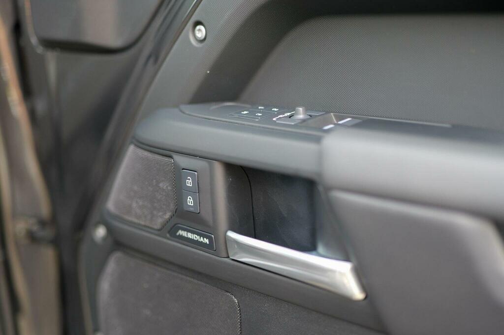 Land Rover Defender 90 X-dynamic Hse Black #22