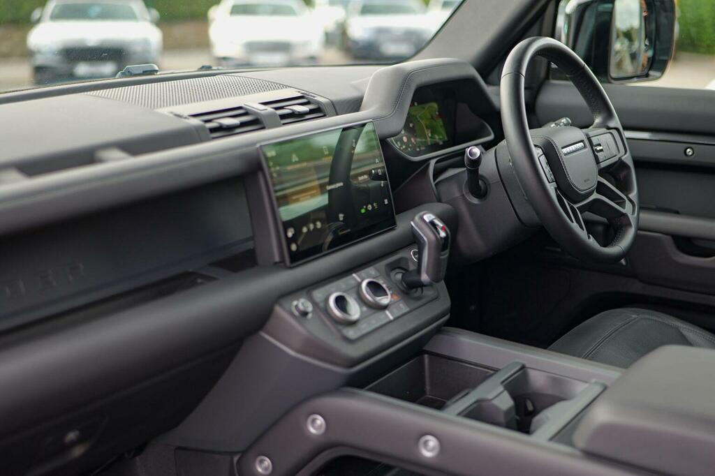 Land Rover Defender 90 X-dynamic Hse Black #15