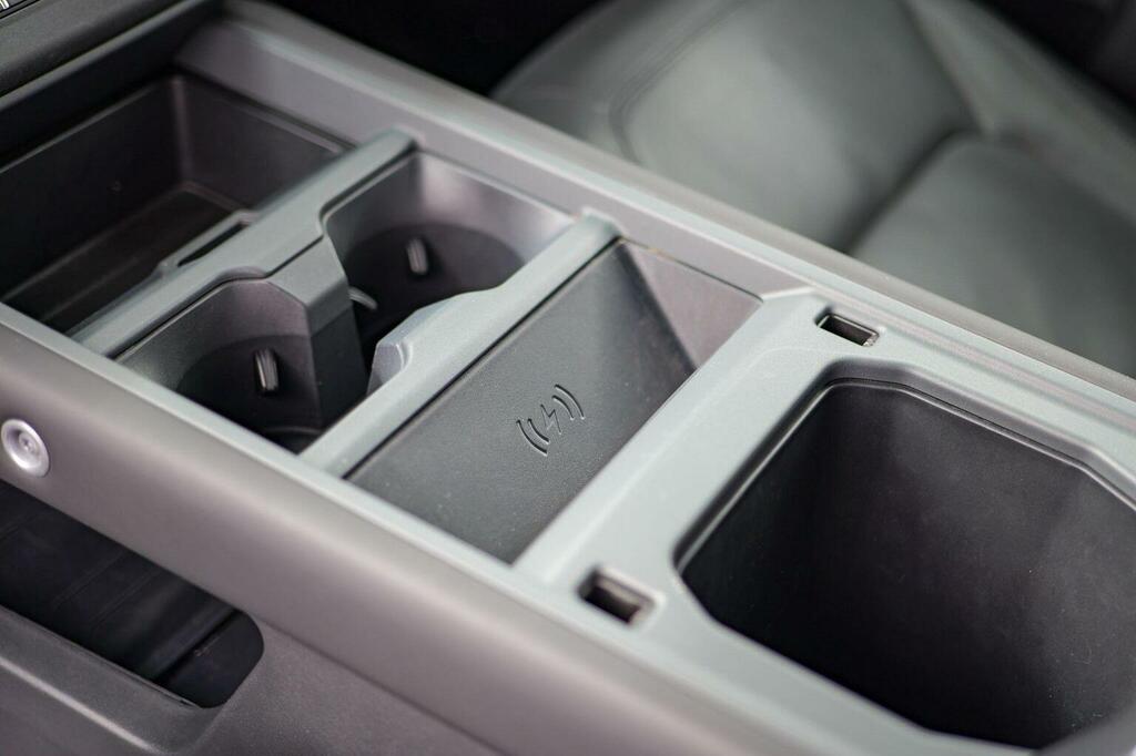 Land Rover Defender 90 X-dynamic Hse Black #18