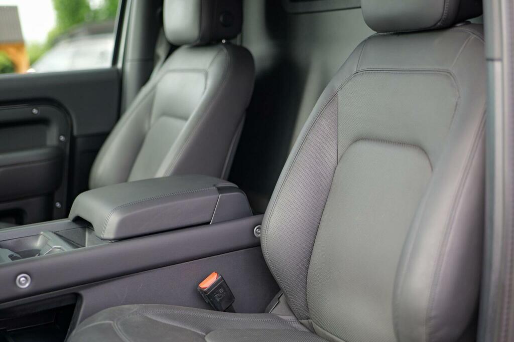 Land Rover Defender 90 X-dynamic Hse Black #19