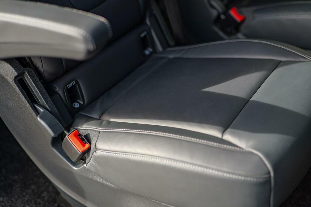 Mercedes-Benz V Class 2L Amg Line Grey #24