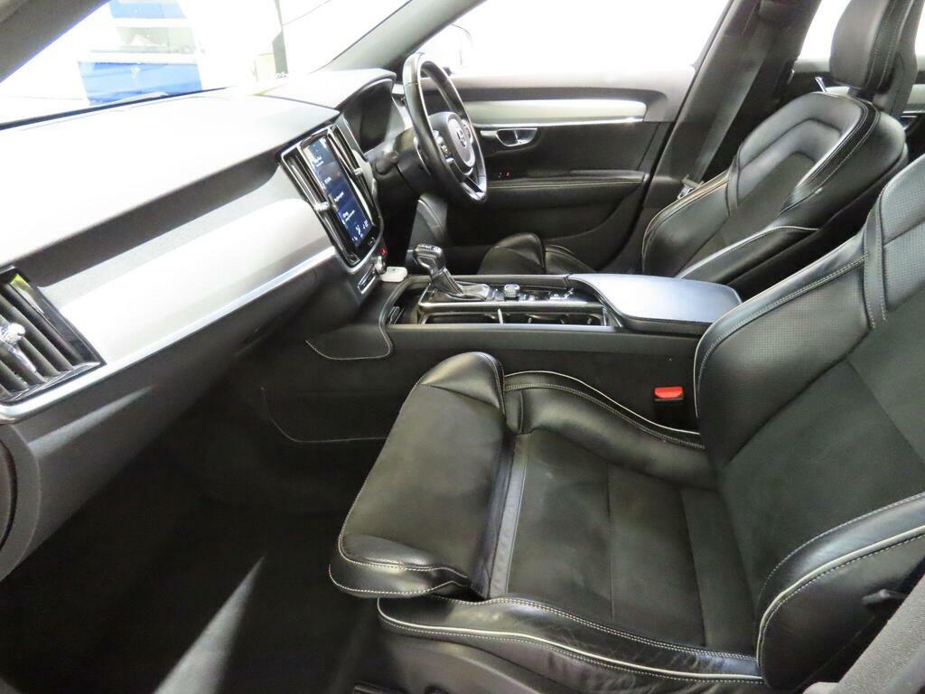 Volvo V90 D4 Momentum Blue #8
