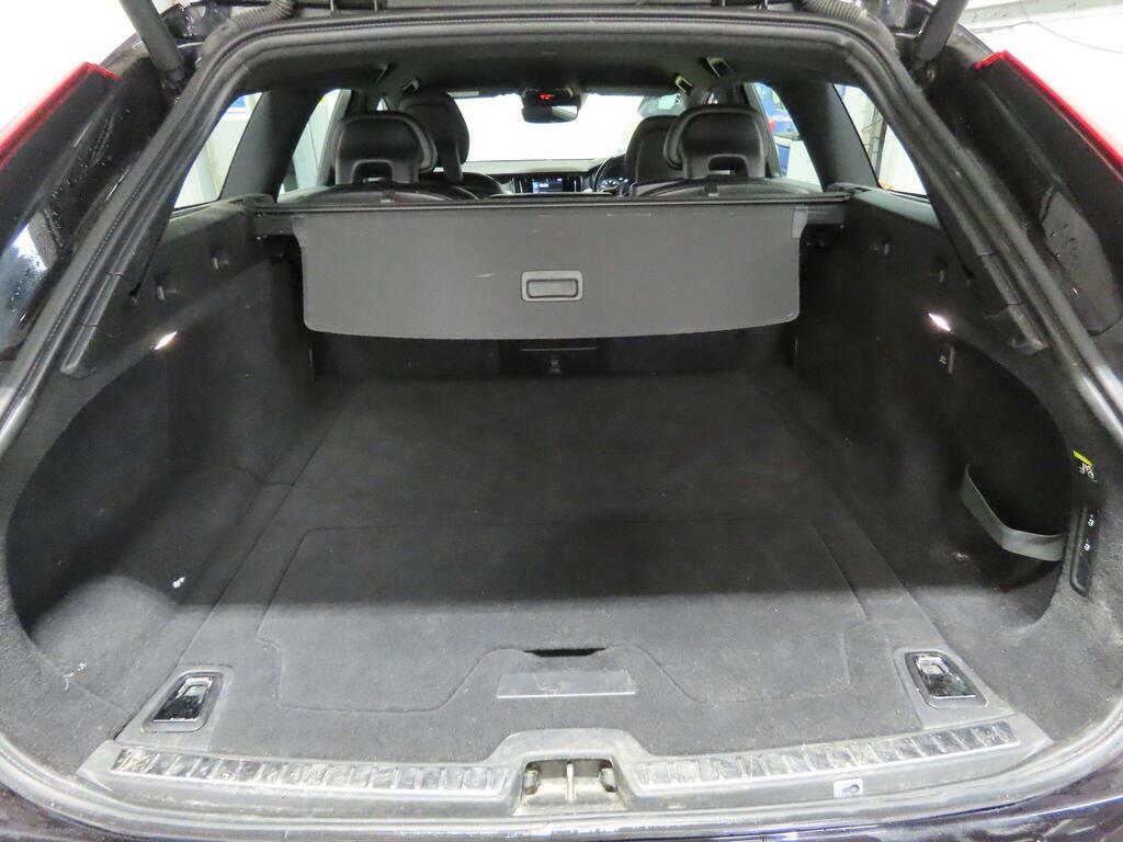Volvo V90 D4 Momentum Blue #12