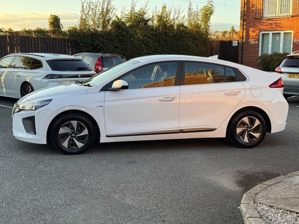 Hyundai Ioniq Ioniq Premium Fhev S-a White #5