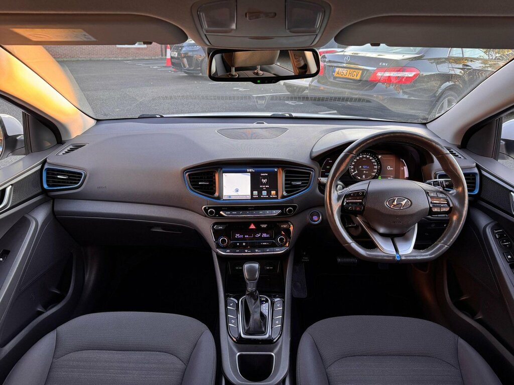 Hyundai Ioniq Ioniq Premium Fhev S-a White #2