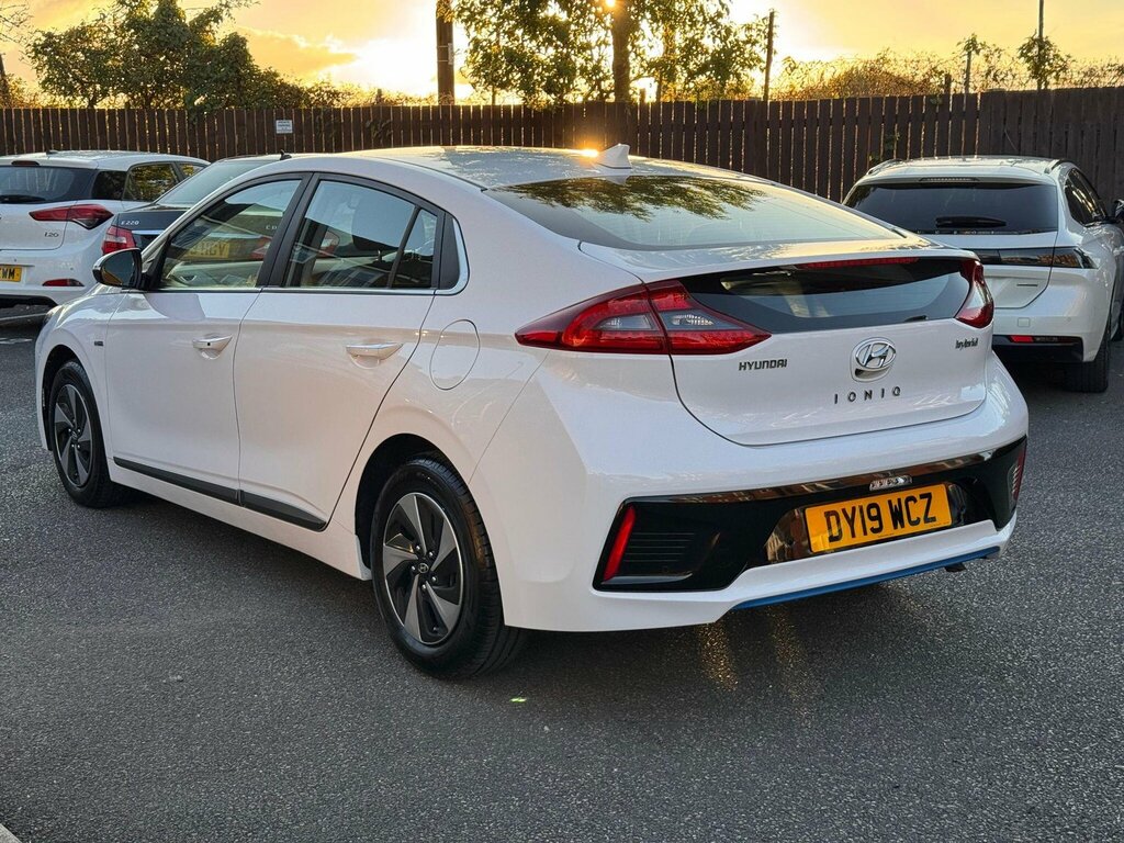 Hyundai Ioniq Ioniq Premium Fhev S-a White #6