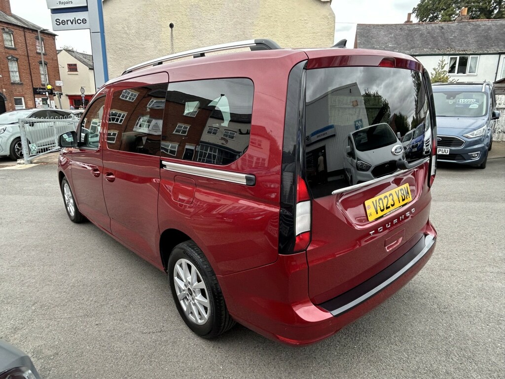 Ford Grand Tourneo Connect Mpv Titanium 2.0 Ecoblue 122Ps, 7 Seater, One Owne Red #5