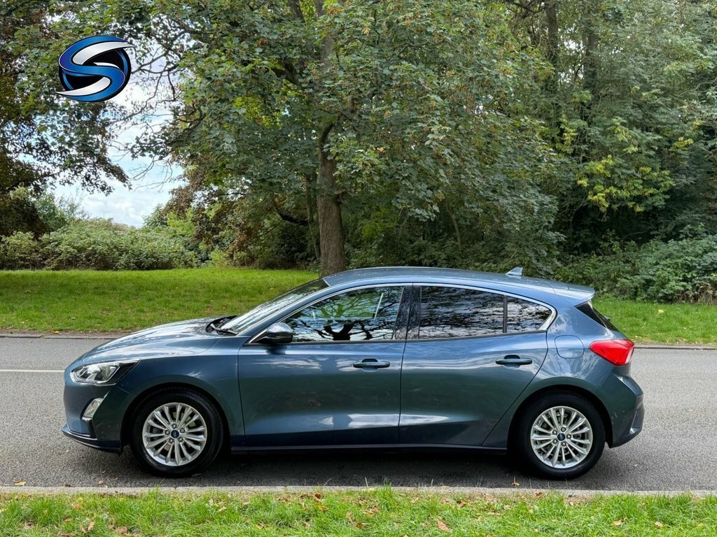Ford Focus 1L Titanium Blue #4