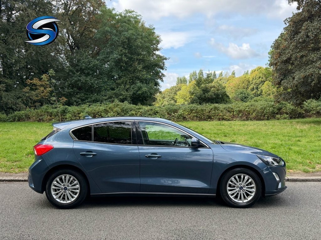 Ford Focus 1L Titanium Blue #3